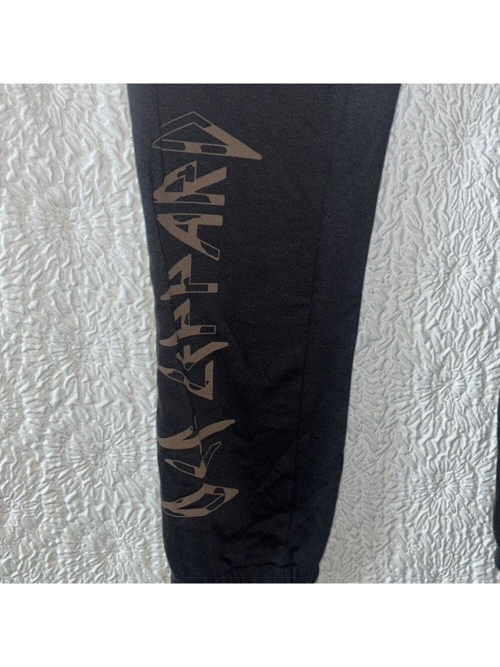 Def Leppard Graphic Jogger Pants - Picture 3 of 6